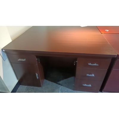 辦公桌、辦公椅